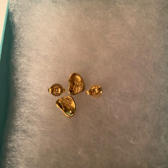 TIFFANY & CO ELSA PERETTI EARRINGS 18KT YG FULL HEART STUDS - Picture 5 of 10